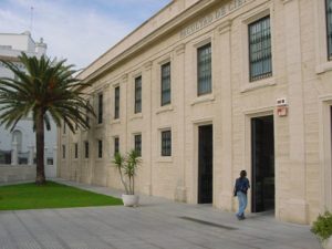 Cierre de la Facultad de Ciencias del Trabajo (Cádiz) durante el período navideño