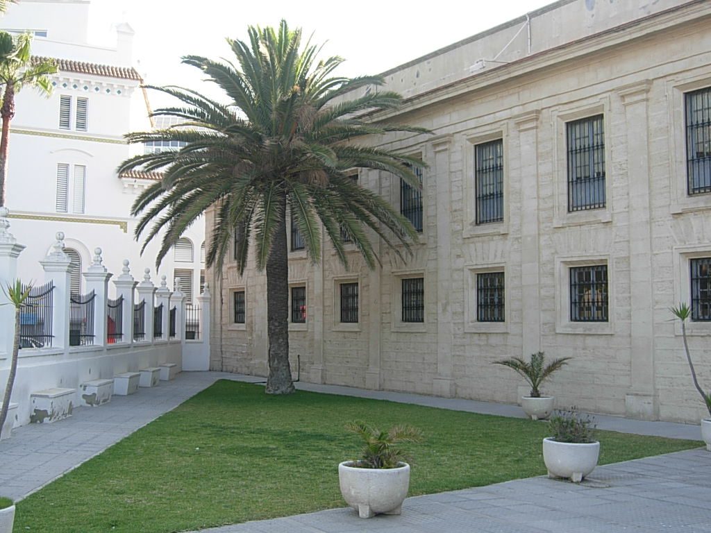 Apertura y cierre de la Facultad de Ciencias del Trabajo (Cádiz) durante los meses de junio a septiembre de 2024