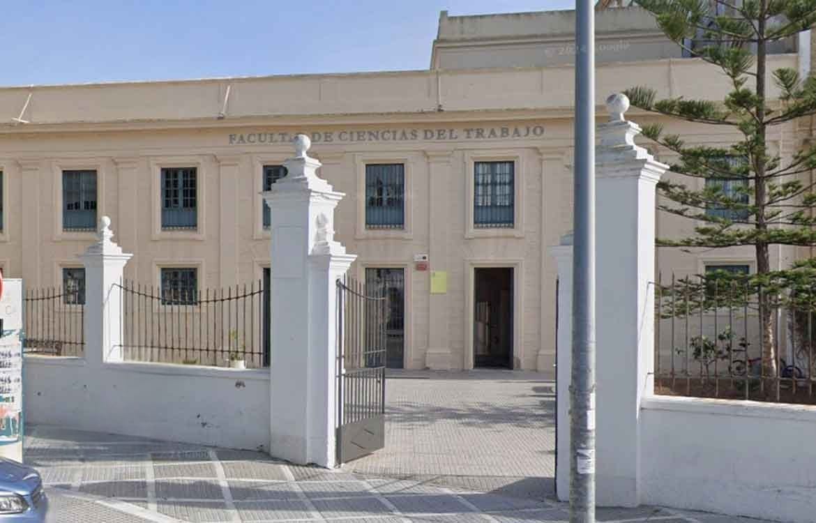 Horario de apertura y cierre de la Facultad de Ciencias del Trabajo (Cádiz) durante los meses de junio a septiembre 2025