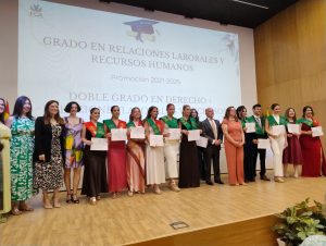 Celebración del Acto de Graduación del Alumnado del Grado en Relaciones Laborales y Recursos Huma...