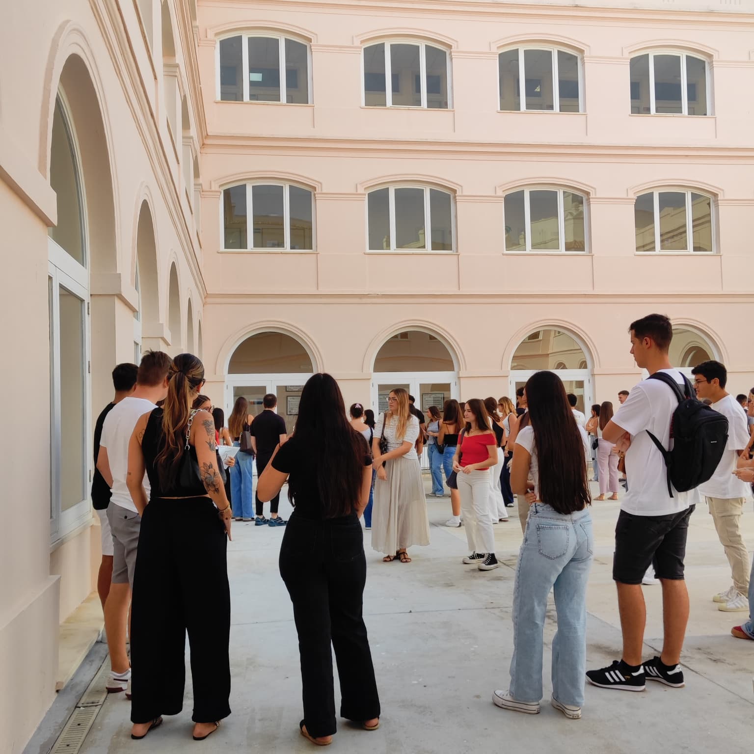 Celebrados los actos de bienvenida de estudiantes de nuevo ingreso de la Facultad de Ciencias del Trabajo en los tres campus universitarios – Curso Académico 2025-26.