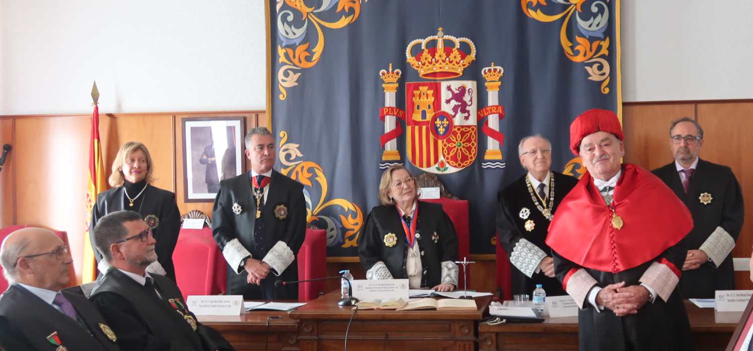 Reconocimiento del Excelentísimo Colegio Oficial de Graduados Sociales de Cádiz y Ceuta al Sr. Decano de la Facultad de Ciencias del Trabajo, D. Ignacio de Cuevillas Matozzi, como Colegiado Emérito