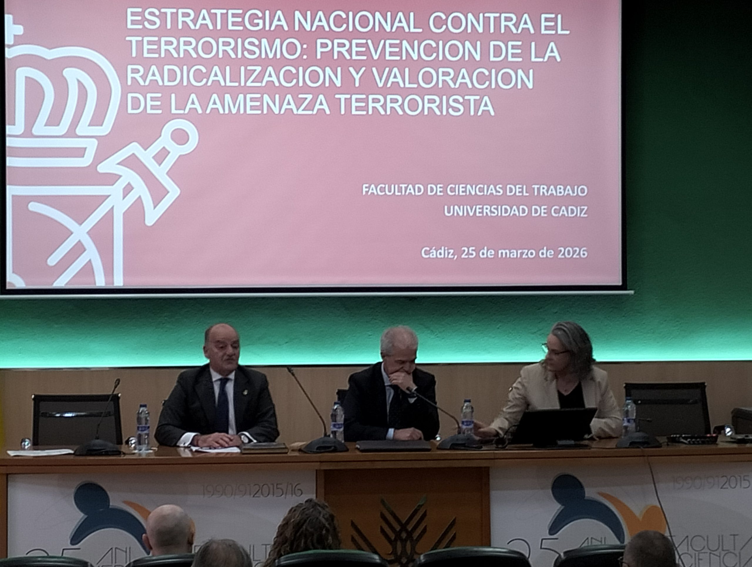 La Facultad de Ciencias del Trabajo, en el Marco de su Plan Estratégico, se ha interesado por el trabajo que realiza el Centro de Inteligencia contra el Terrorismo y el Crimen Organizado (CITCO).